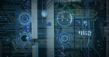 Boş ofis üzerinde tarama ve veri işleme alanı resmi. Dijital arayüz ve veri işleme kavramını dijital olarak oluşturan küresel bağlantılar.