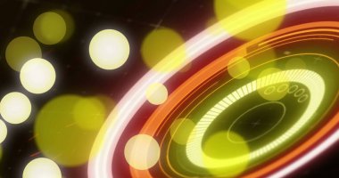 Sarı noktalar üzerinde tarama ve veri işleme imgesi. Küresel hesaplama, dijital arayüz ve veri işleme kavramı dijital olarak oluşturuldu.