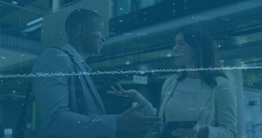 Ofisteki çeşitli iş adamlarıyla ilgili finansal veri işleme resmi. Küresel iş ve dijital arayüz kavramı dijital olarak oluşturulmuş görüntü.