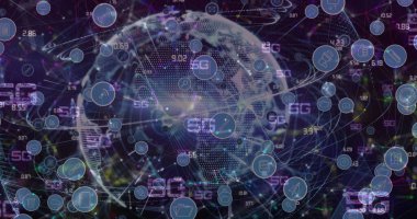 Birden fazla 5G metin, mavi arkaplanda dünya üzerindeki ışık yollarına karşı bağlantılar ağı. Küresel ağ ve iş teknolojisi kavramı