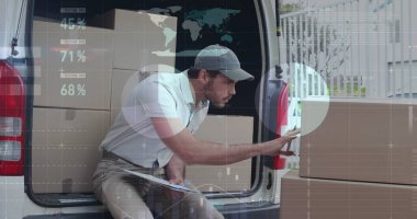 Teslimatçı ve minibüsün istatistik ve mali veri işleme görüntüsü. küresel gönderim, dağıtım, iş, veri işleme ve teknoloji konsepti dijital olarak oluşturuldu.