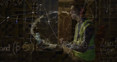 Matematiksel denklemlerin ve Asyalı adamın sunucu odasındaki dijital beyninin görüntüsü. Küresel teknoloji, çevrimiçi güvenlik ve dijital arayüz kavramı dijital olarak oluşturulmuş görüntü.