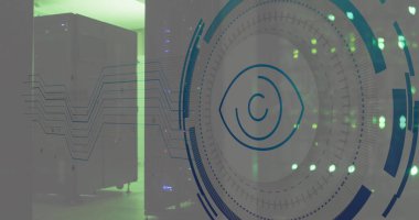 Bilgisayar sunucu odasına karşı göz retina tarayıcısı ve mikro işlemci bağlantısı. Siber güvenlik ve iş veri depolama teknolojisi kavramı