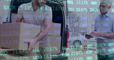 Minibüsün yanındaki teslimatçı ve müşteri üzerinden finansal veri işleme resmi. küresel gönderim, dağıtım, iş, veri işleme ve teknoloji konsepti dijital olarak oluşturuldu.