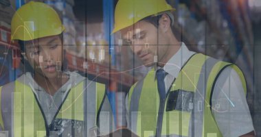 Depoda çalışan kadın ve erkeğin istatistik ve mali veri işleme görüntüsü. küresel gönderim ve bağlantılar konsepti dijital olarak oluşturulmuş görüntü.