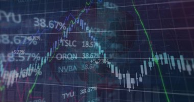 Siyah arkaplandaki veri işleme ve şekillerinin resmi. Küresel iş ve dijital arayüz kavramı dijital olarak oluşturulmuş görüntü.