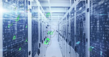 Sunucu odasındaki veri sunucu raflarındaki ikili kodlar üzerinde daireler çizen simge resmi. Dijital bileşik, zararlı, bilgisayar dili, geri dönüşüm, veri merkezi, ağ oluşturma, teknoloji ve ağ sunucusu.