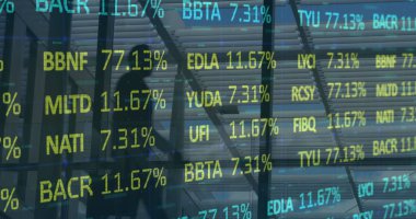 İş adamları üzerinden finansal veri işleme görüntüsü. küresel iş, bağlantılar ve veri işleme kavramı dijital olarak oluşturulmuş görüntü.