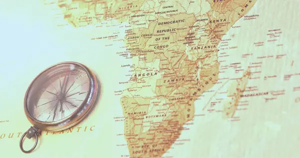 Uma Bússola Está Mapa Focado Países Africanos Mapa Bússola Sugerem — Fotografia de Stock