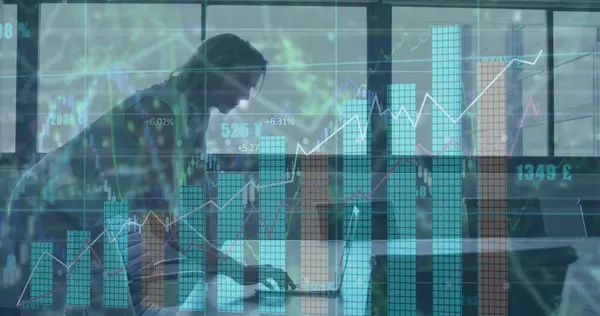 Bilde Statistikk Finansiell Databehandling Forretningskvinne Kontoret Globalt Forretnings Finans Databehandlings – stockfoto