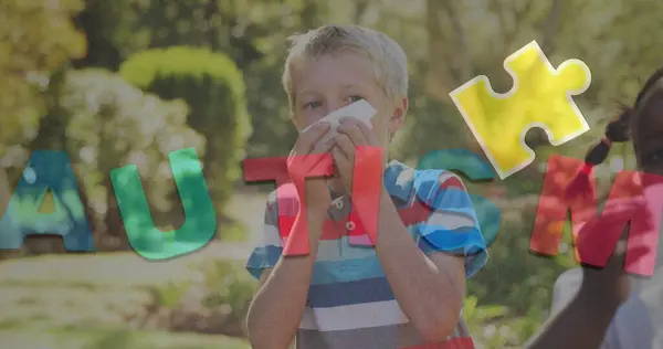 Immagine Pezzi Puzzle Colorati Testo Autistico Bambini Amici Starnuti Naso — Foto Stock