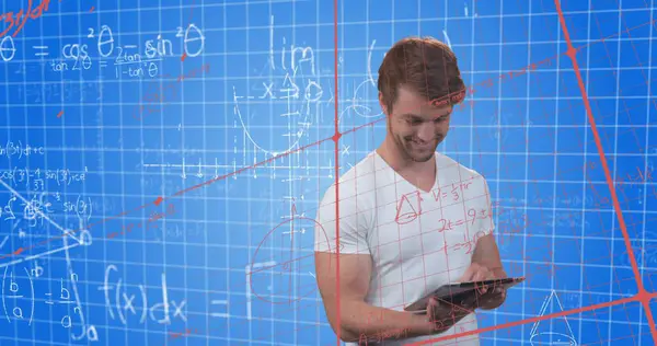 Imagem Empresário Caucasiano Sobre Equações Matemáticas Sobre Fundo Azul Conceito — Fotografia de Stock