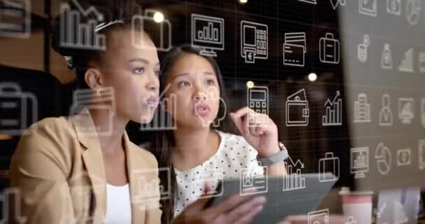 为在职的各种女商人提供货币和数据处理的动力 全球金融 计算和数据处理概念 — 图库视频影像