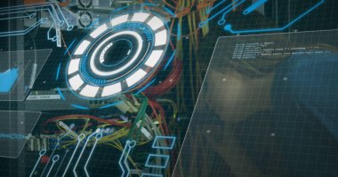 Beyaz kadın sunucu oda çalışanı üzerinde dijital arayüz görüntüsü. Küresel bilim, bağlantılar, veri işleme ve dijital arayüz kavramı dijital olarak oluşturuldu.