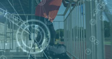 Dijital veri işleme görüntüsü engelli erkek sporcu üzerinde çalışan bıçaklı içme suyu. global spor, rekabet, engellilik ve dijital arayüz kavramı dijital olarak oluşturulmuş görüntü.