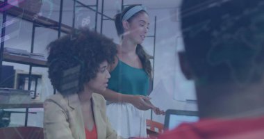 Ofiste çalışan çeşitli iş adamlarının finansal veri işleme görüntüsü. Küresel iş, finans, hesaplama ve veri işleme kavramı dijital olarak oluşturulmuş görüntü.