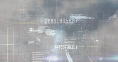 Veri işleme ve bulut üzerindeki sayılar. Veri işleme, finans ve ekonomi kavramı dijital olarak oluşturulmuş görüntü.