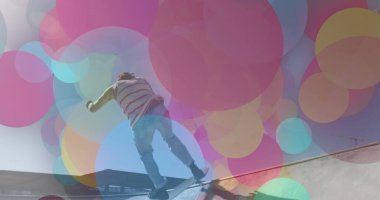 Kafkas kaykayının üzerindeki renkli noktaların görüntüsü. küresel spor ve dijital arayüz kavramı dijital olarak oluşturulmuş görüntü.