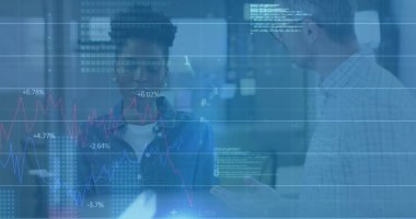 Ofisteki çeşitli iş adamlarıyla ilgili finansal veri işleme resmi. Küresel iş ve dijital arayüz kavramı dijital olarak oluşturulmuş görüntü.