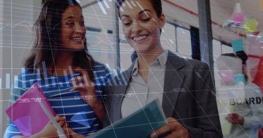 İki farklı iş kadınının finansal veri işleme görüntüsü. küresel iş, finans, dijital arayüz ve bağlantılar konsepti dijital olarak oluşturulmuş görüntü.