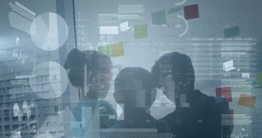 İş adamları üzerinden finansal veri işleme görüntüsü. küresel iş, bağlantılar ve veri işleme kavramı dijital olarak oluşturulmuş görüntü.