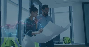 Çeşitli iş adamları üzerinde finansal veri işleme görüntüsü. küresel finans, iş ve dijital arayüz kavramı dijital olarak oluşturulmuş görüntü.