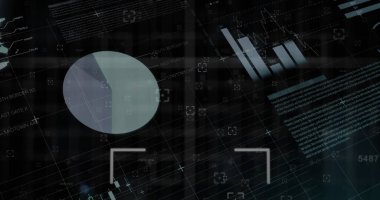 Siyah arkaplana karşı bilgi arayüzü üzerinden görüntüleyici resmi. Dijital olarak oluşturulmuş, hologram, rapor, finans, veritabanı, grafikler, televizyon, kamera ve teknoloji kavramı.