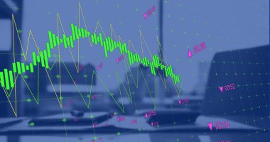 İstatistik ve mali veri işleme resmi ofisteki masanın üzerinde. Küresel iş, finans, bilgisayar ve veri işleme kavramı dijital olarak oluşturulmuş görüntü.