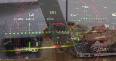Lokanta tezgahında dizüstü bilgisayarda çalışan bir kadın. Küresel iş ve dijital arayüz kavramı dijital olarak oluşturulmuş görüntü.