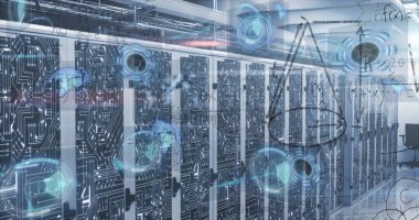 Matematiksel denklemlerin resmi ve bilgisayar sunucu odasına karşı çoklu tarayıcılar. Bilgisayar arayüzü ve iş veri depolama teknolojisi kavramı