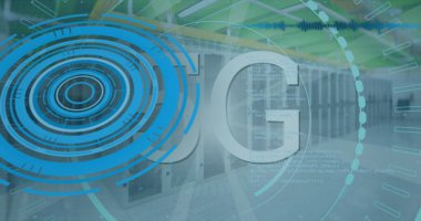 Sunucuların üzerinde 5G ve işleme çemberlerinin resmi. ağ, iletişim, veri işleme ve teknoloji konsepti dijital olarak oluşturulmuş görüntü.