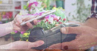 Finansal veri işleme ikili kodlama dünya ve rüzgar türbini üzerinde. Küresel çevre ve finans kavramı dijital olarak oluşturulmuş bir imajdır. Ödemeyi akıllı telefondan yapan müşterinin eli.