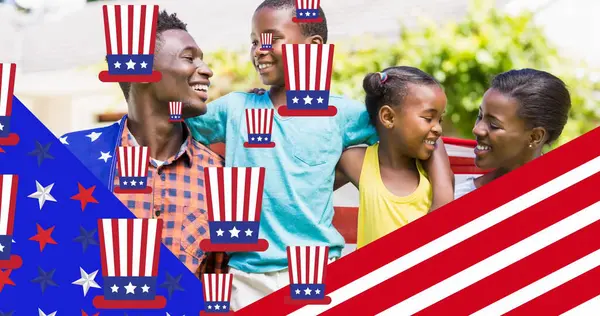 Изображение Улыбающейся Семьи Шляп Окрашенных Американским Флагом Патриотизм Концепция Празднования — стоковое фото