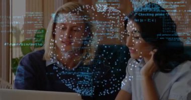 Kafkas meslektaşlarının ofiste konuştuğu noktaların olduğu veri işleme ve küre animasyonları. Teknoloji, iş ve dijital arayüz kavramı dijital olarak oluşturulmuş video.