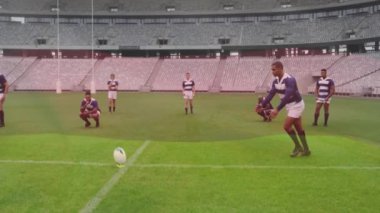 Afrika üzerinden Almanya bayrağının animasyonu. Amerikan erkek rugby sahada topa vuruyor. Almanca, milliyet, takım, maç, spor ve yarışma, dijital olarak oluşturulmuş video.