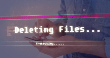 Kafkas iş adamının akıllı telefon kullanarak veri işleme görüntüsü. Küresel teknoloji, bilgisayar ve dijital arayüz kavramı dijital olarak oluşturulmuş görüntü.