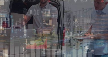 Minibüsün yanındaki teslimatçı ve müşteri üzerinden istatistik ve mali veri işleme görüntüsü. küresel gönderim, dağıtım, iş, veri işleme ve teknoloji konsepti dijital olarak oluşturuldu.