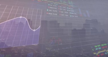 Şehir manzarası üzerindeki finansal grafiklerin ve verilerin resmi. Küresel finans, ekonomi ve iş konsepti dijital olarak oluşturulmuş imaj.