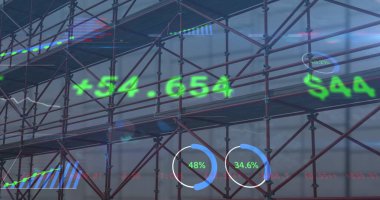 İskele üzerinde finansal veri işleme resmi. küresel gelişim, iş dünyası, dijital arayüz ve dijital olarak oluşturulan veri işleme kavramı.