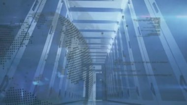 Sunucu odasında veri işleme ve küre animasyonu. Teknoloji ve dijital arayüz kavramı dijital olarak oluşturuldu.