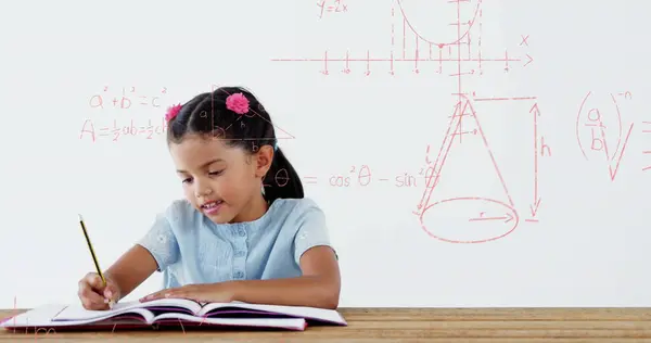 Imagen Fórmulas Matemáticas Sobre Chica Birracial Feliz Haciendo Tarea Aprendizaje — Foto de Stock