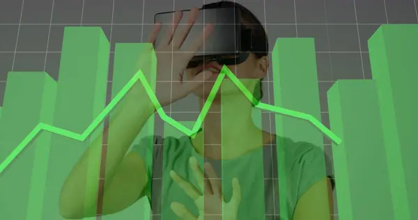 Imagen Del Procesamiento Datos Financieros Sobre Mujeres Caucásicas Usando Auriculares — Foto de Stock