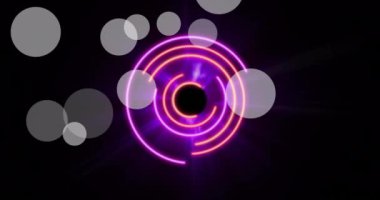 Siyah zemin üzerindeki neon halkaların üzerindeki ışık noktalarının animasyonu. Şekiller, şablon ve arkaplan konsepti, dijital olarak oluşturulmuş video.