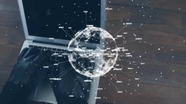 Laptop kullanan beyaz adam üzerinden bağlantı ağının ve dünyanın animasyonu. Küresel bağlantılar, hesaplama ve veri işleme kavramı, dijital olarak oluşturulmuş video.