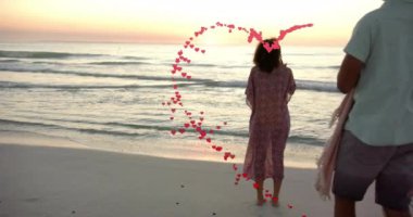Yaz aylarında kumsalda dans eden farklı çiftlerin üzerinde hareket eden kalplerin animasyonu. Aşk, romantizm, sevgililer günü ve tatil konsepti, dijital olarak oluşturulmuş video.