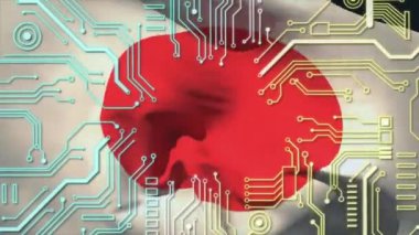 Japon bayrağının animasyonu, bilgisayar devre kartında dijital veri işleme. Küresel bağlantılar, hesaplama ve veri işleme kavramı, dijital olarak oluşturulmuş video.