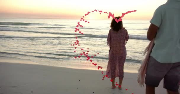Animace Srdcí Pohybujících Různých Zamilovaných Párech Kteří Létě Tančí Pláži — Stock video