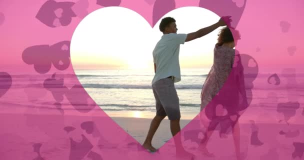 Анимация Сердец Разных Влюбленных Пар Танцующих Пляже Летом Любовь Романтика — стоковое видео
