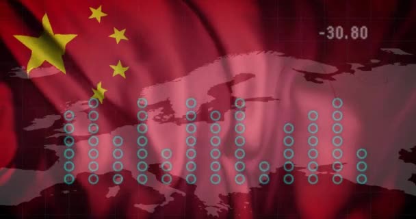 ヨーロッパの地図と中国の国旗の上の金融データ処理のアニメーション グローバルファイナンス ビジネス コネクション コンピューティング データ処理コンセプト デジタル生成ビデオ — ストック動画