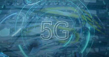 Sunucu odasında dijital arayüz ve veri işleme görüntüsü. Küresel iş, finans, veri işleme ve dijital arayüz kavramı, dijital olarak oluşturulmuş görüntü.